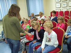 Lekcja biblioteczna dla uczniów ze Szkoły Podstawowej w Pojałowicach
